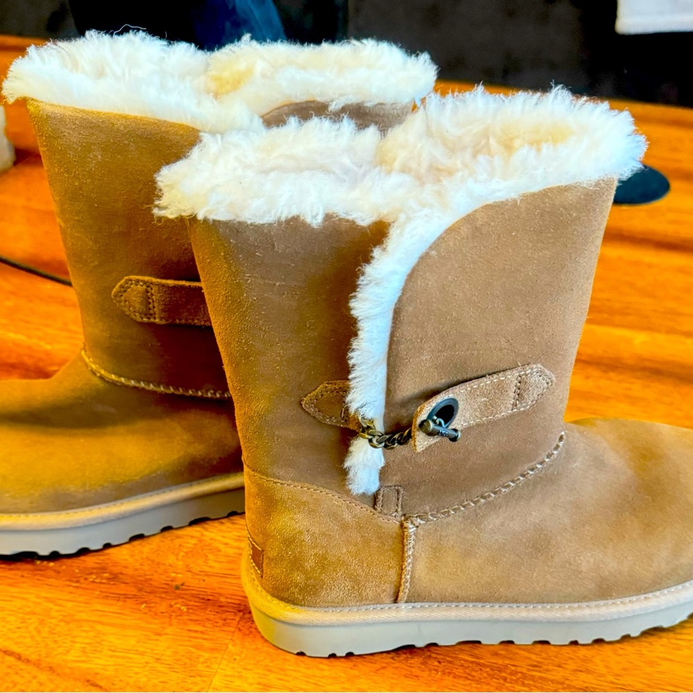 Beautiful- Tan UGG Boots NWT